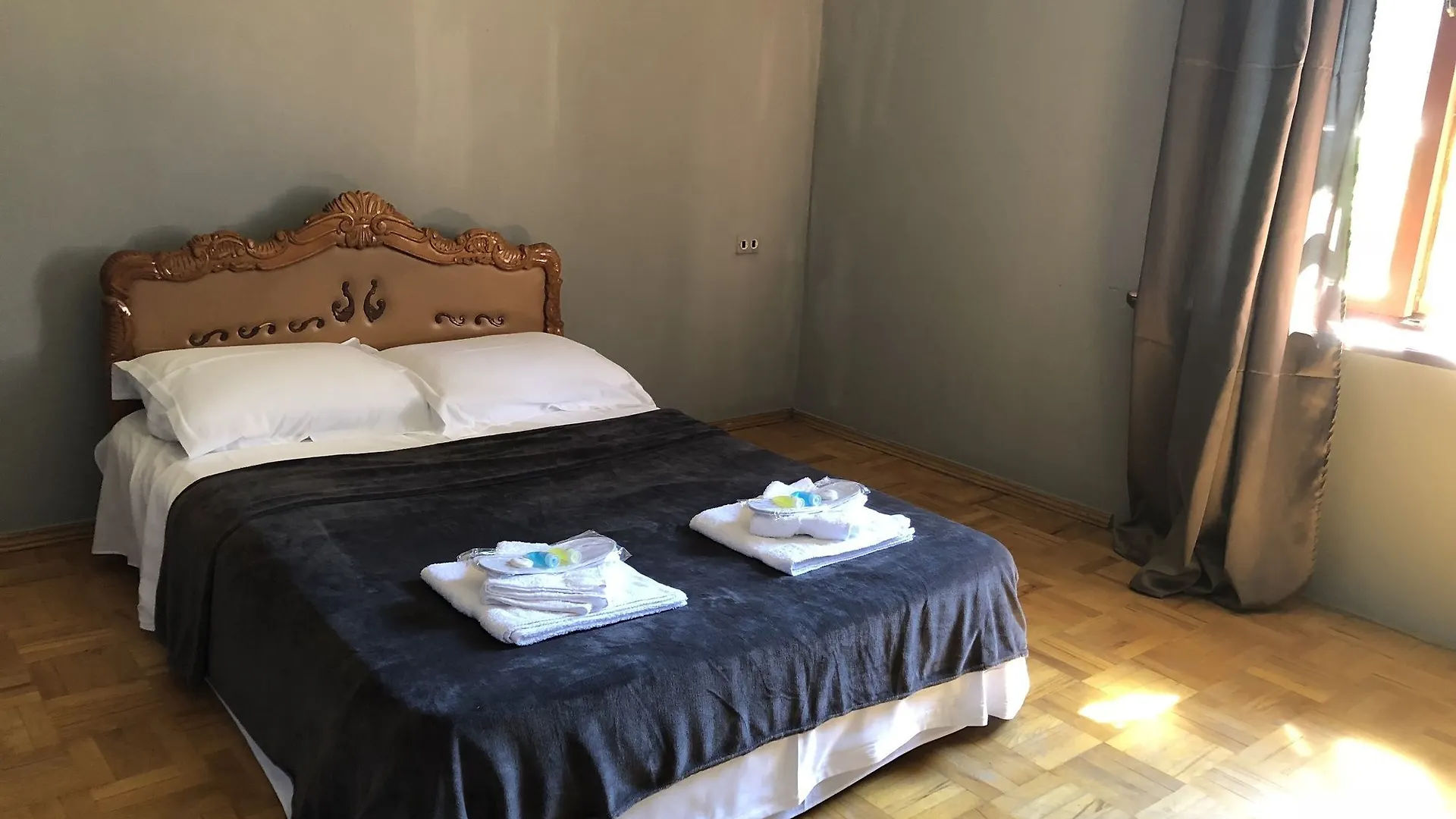 Lucky Family Hotel Tbilisi 2*,  Georgia